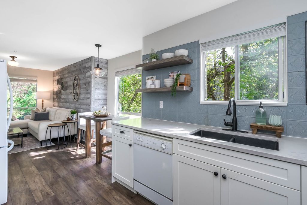 listing image 1107319358613952078