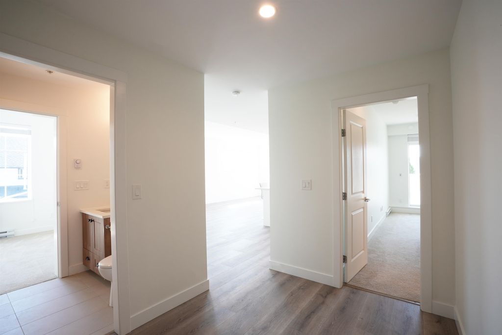 listing image 1106959136706685458