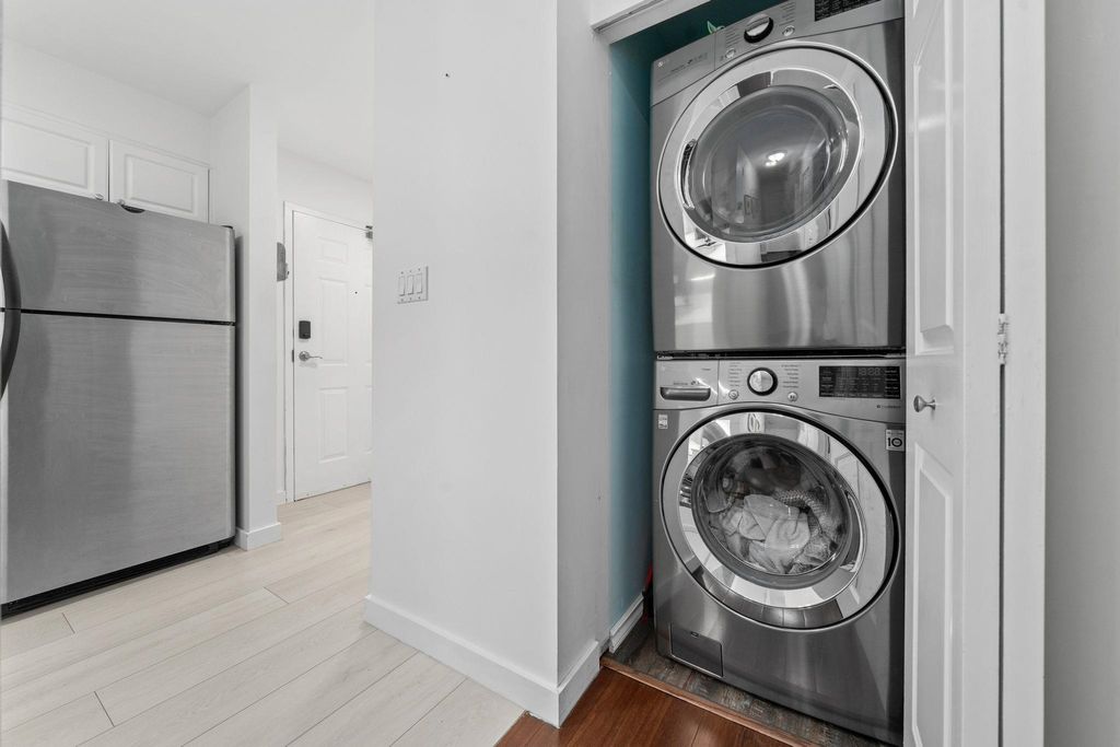 listing image 1102823019832997774