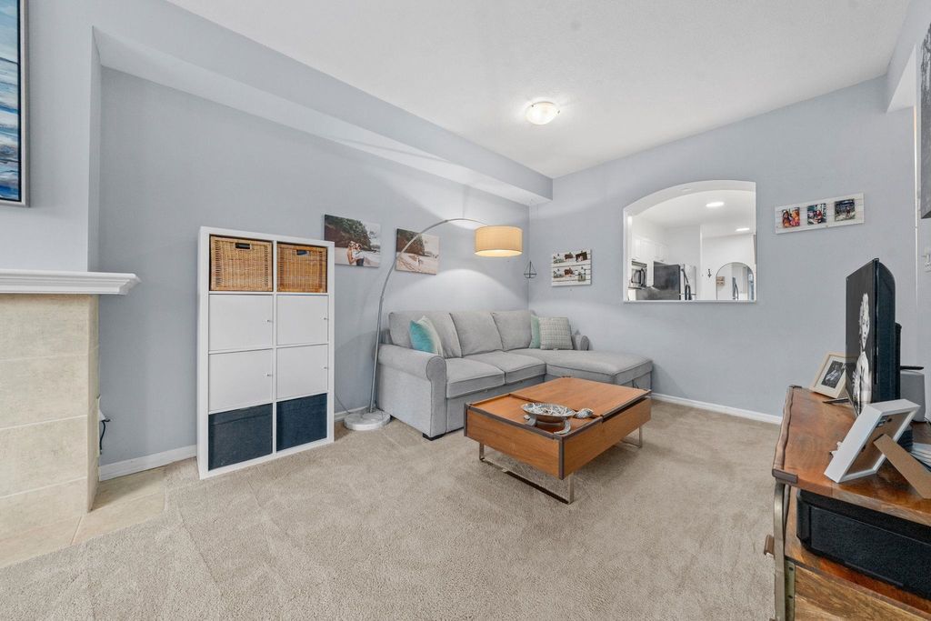 listing image 1105800735434439615