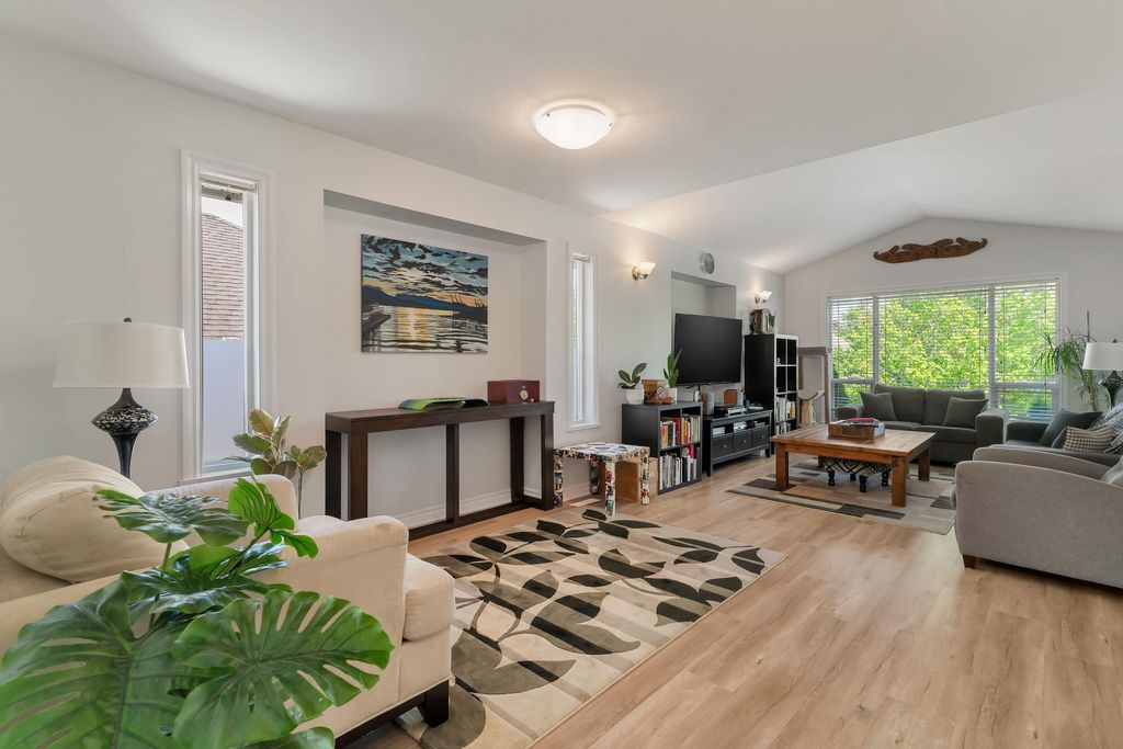 Photo of 23788 Kanaka Way, Maple Ridge, BC V2W 1E5 (MLS # R3113814)