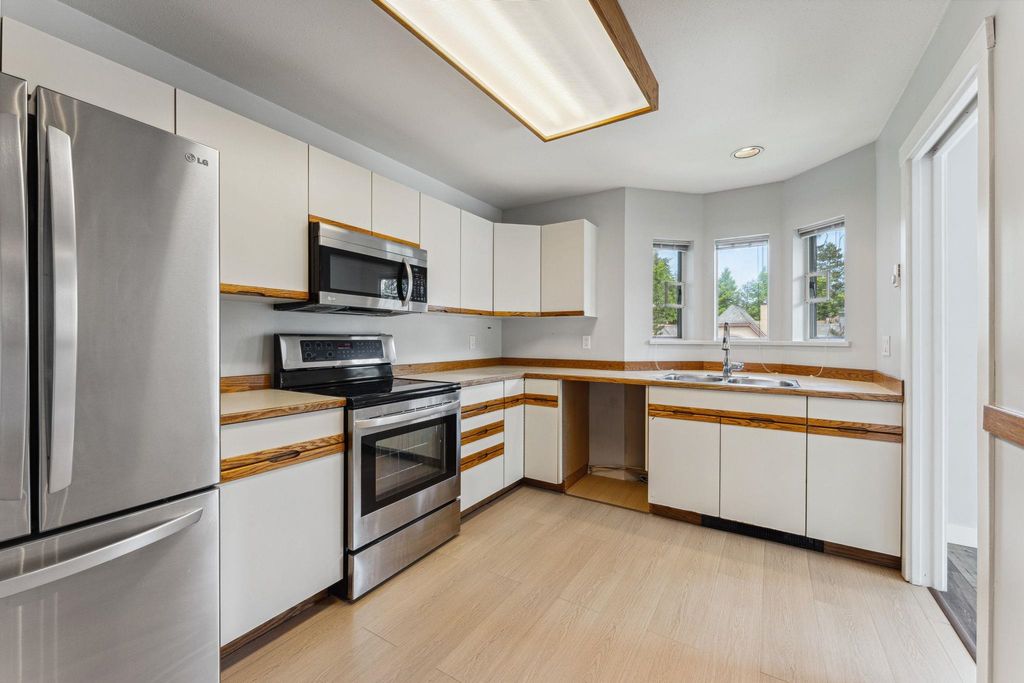 listing image 1101154961885982498