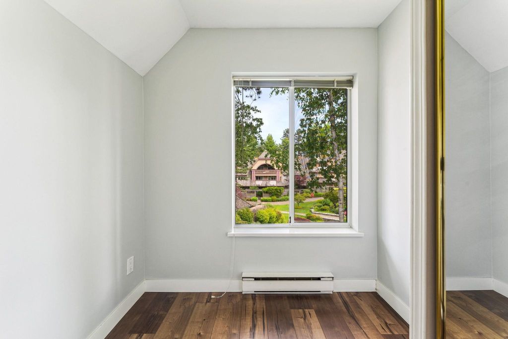 listing image 1104009978460154228