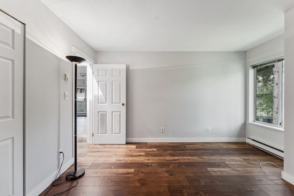 listing image 1106074011037380054
