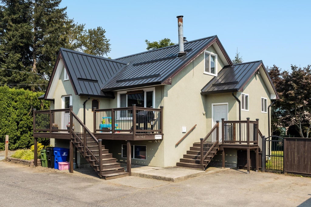 Photo of 46307 Riverside Drive, Chilliwack, BC V2P 3L2 (MLS # R3175258)