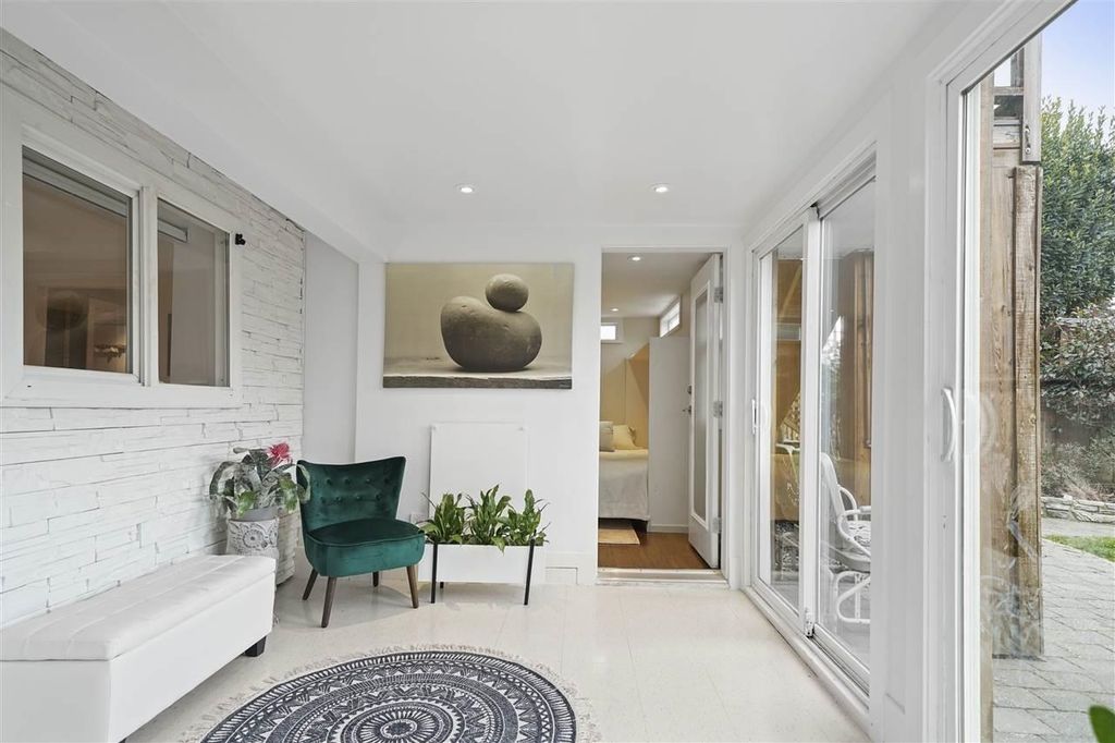 listing image 1103402754411596406