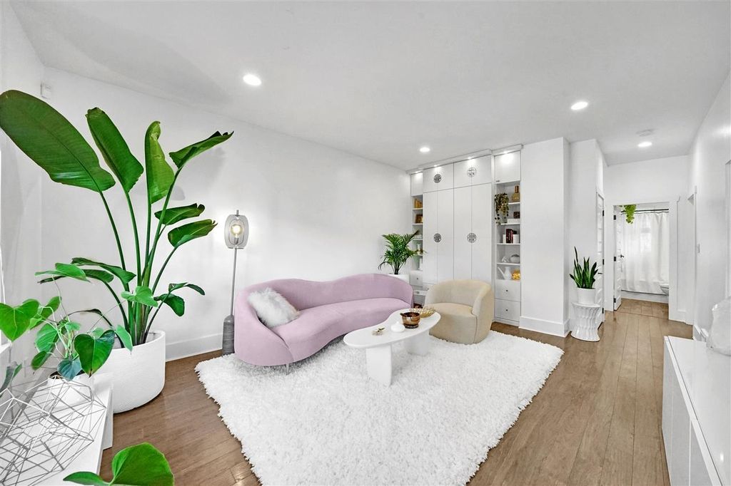 listing image 1100524708609405045