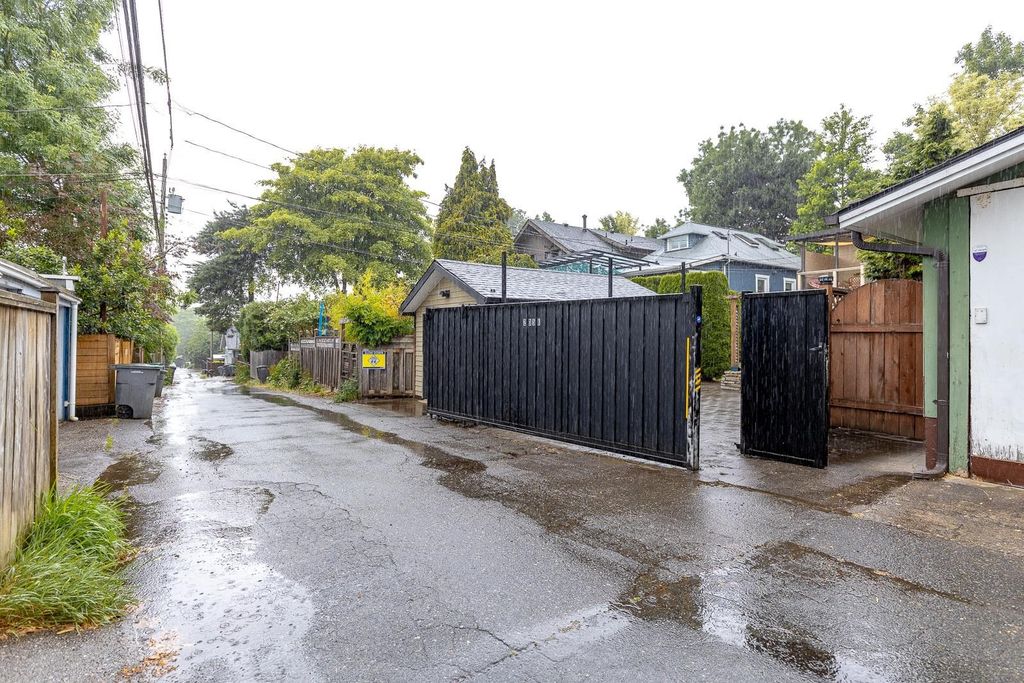 listing image 1109879313063316258