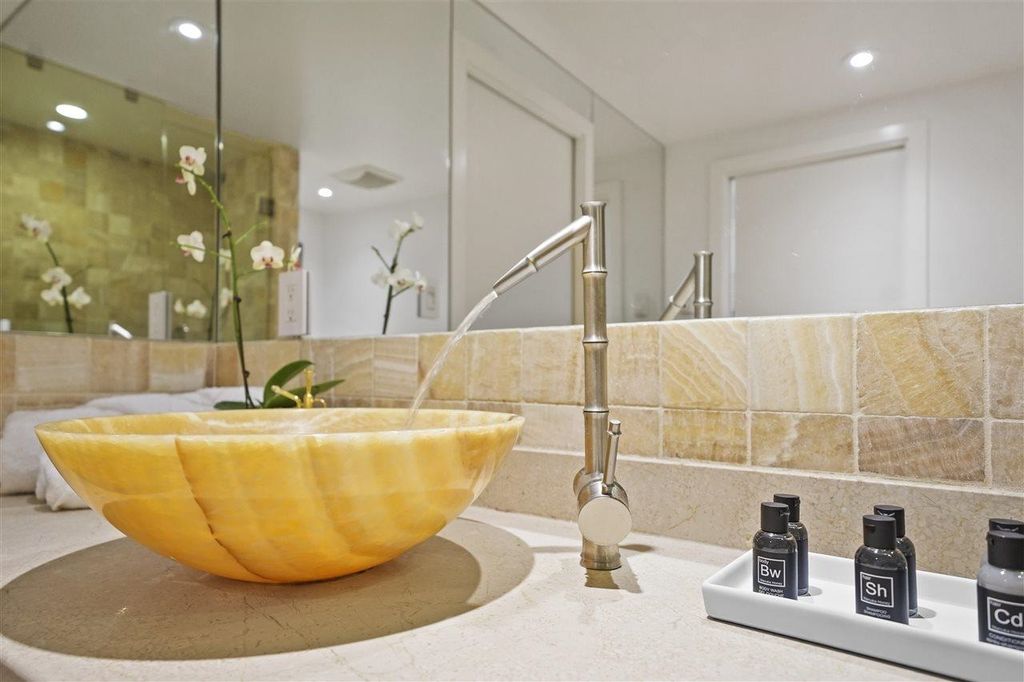 listing image 1100593668371159220