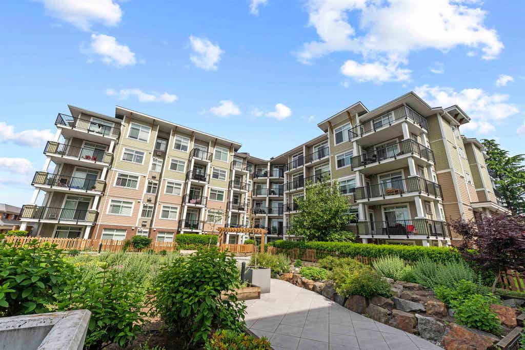 Photo of 20686 Eastleigh Crescent #305, Langley, BC V3A 0M4 (MLS # R3142159)