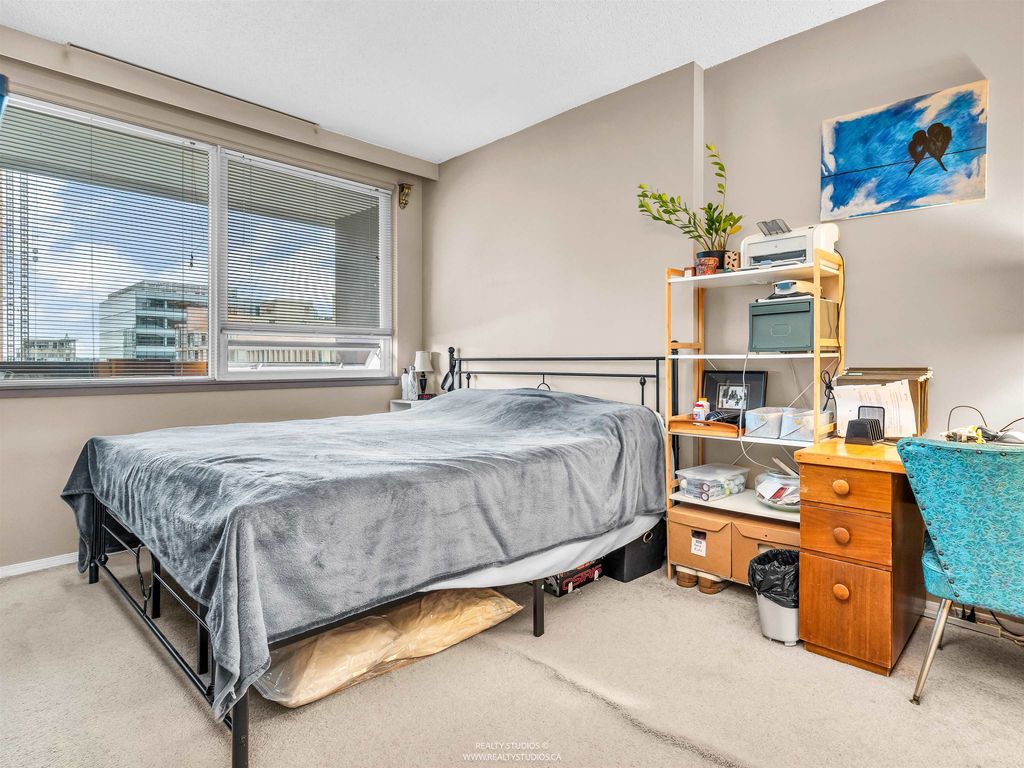 listing image 1102286314656384174