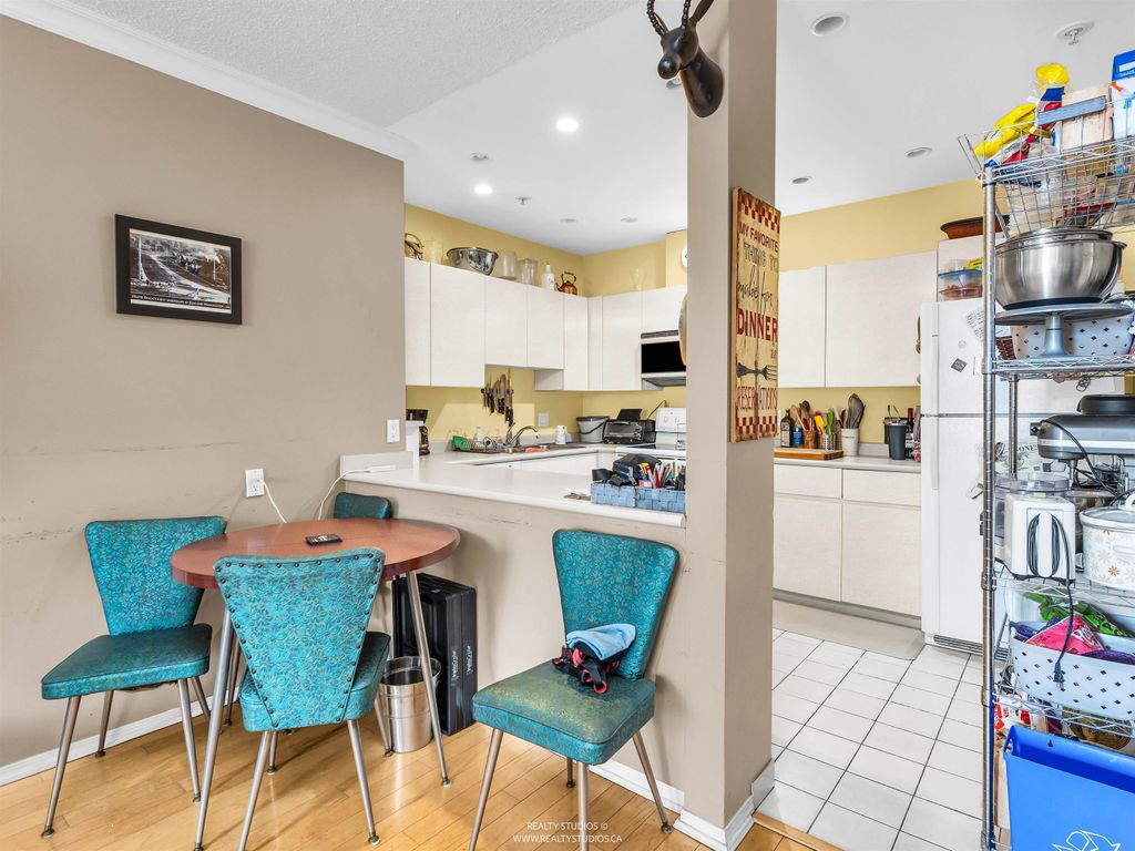 listing image 1103344770240381396