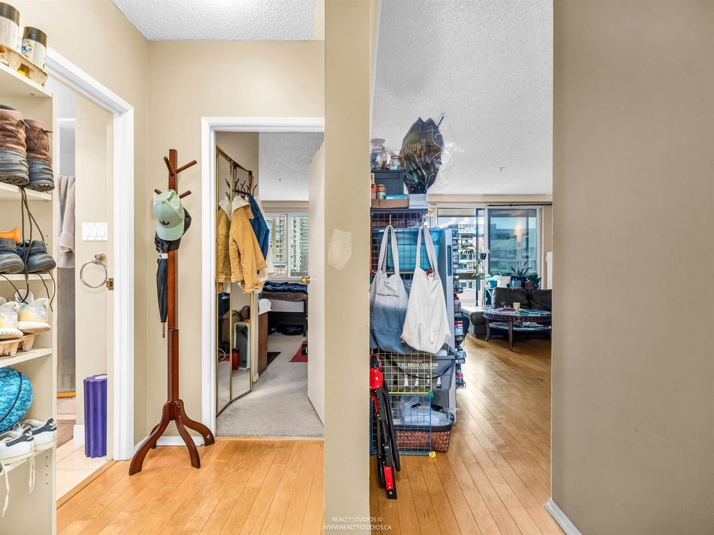 listing image 1103530969835734736