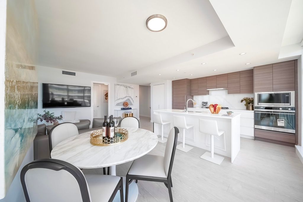 listing image 1102428413173232450
