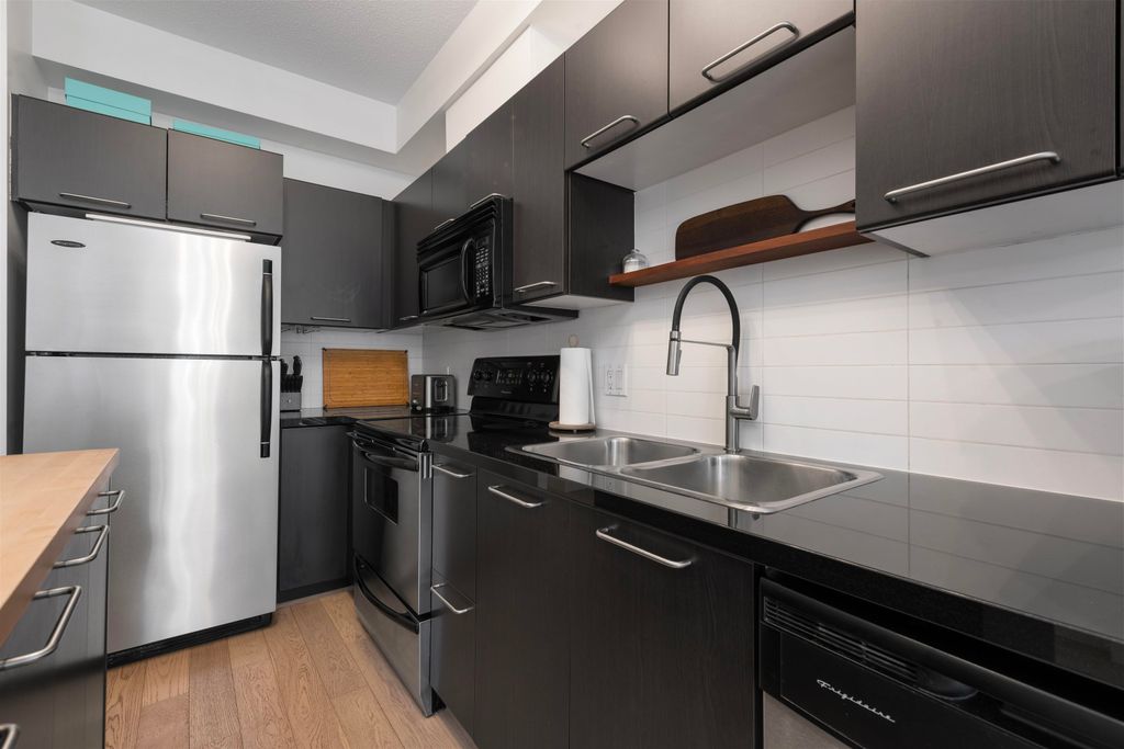 listing image 1107970693152090704