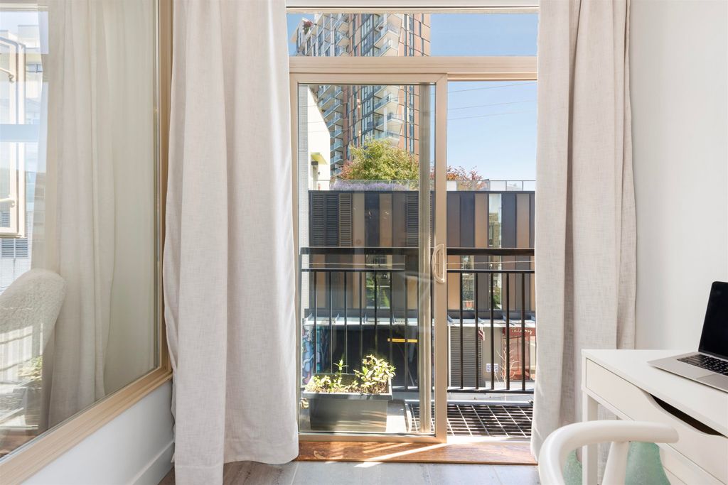 listing image 1108961002518188744