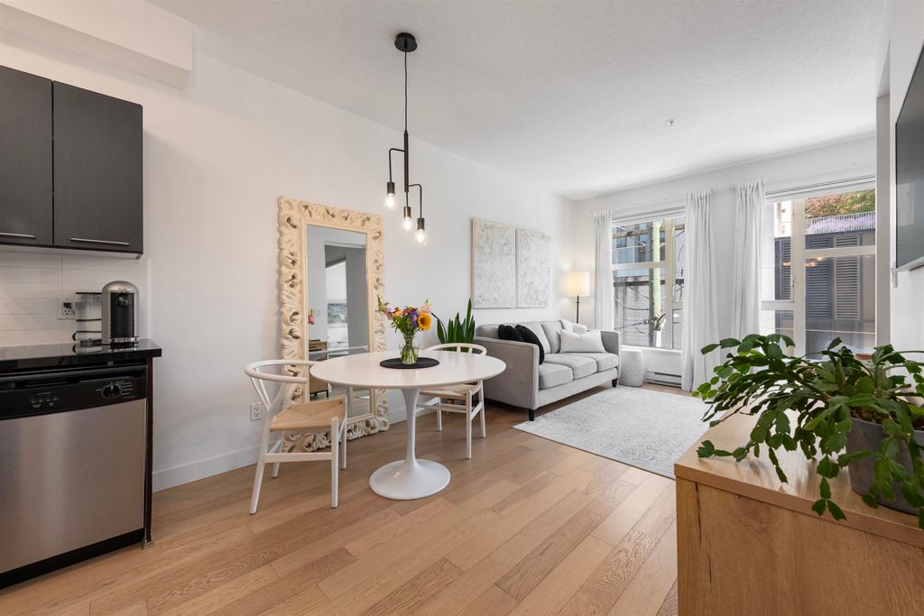 listing image 1107194981304429345