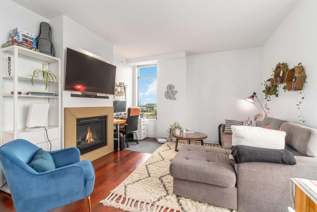 listing image 1104935794691971420