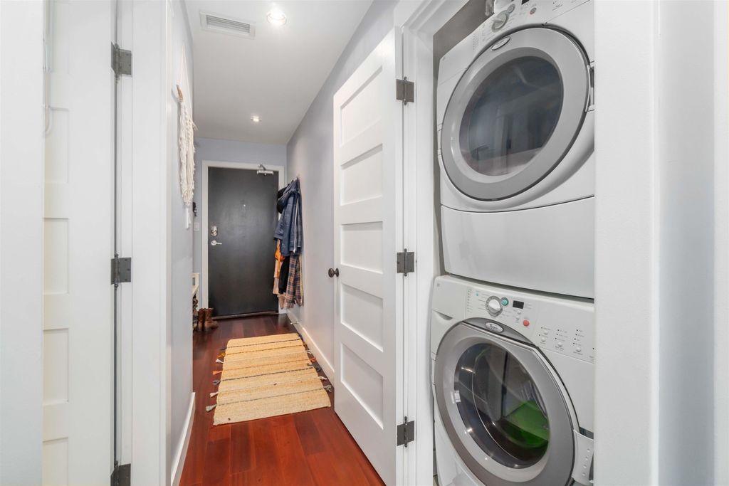 listing image 1102847735257751286