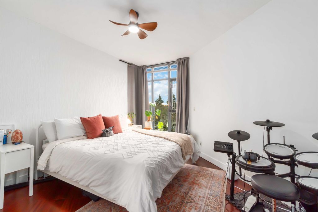 listing image 1100095928134394409