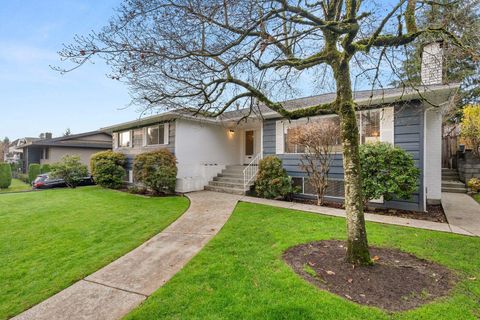 35 Courtney Crescent New Westminster BC V3L 4M1