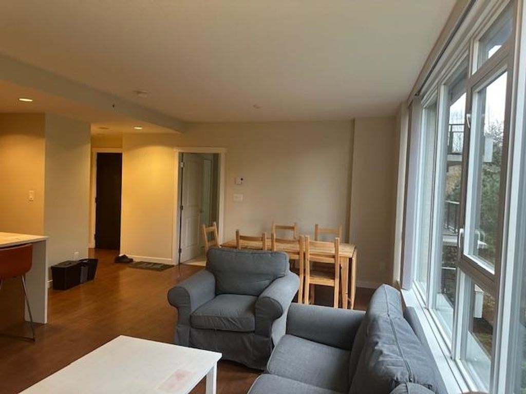 listing image 1107626849379531138