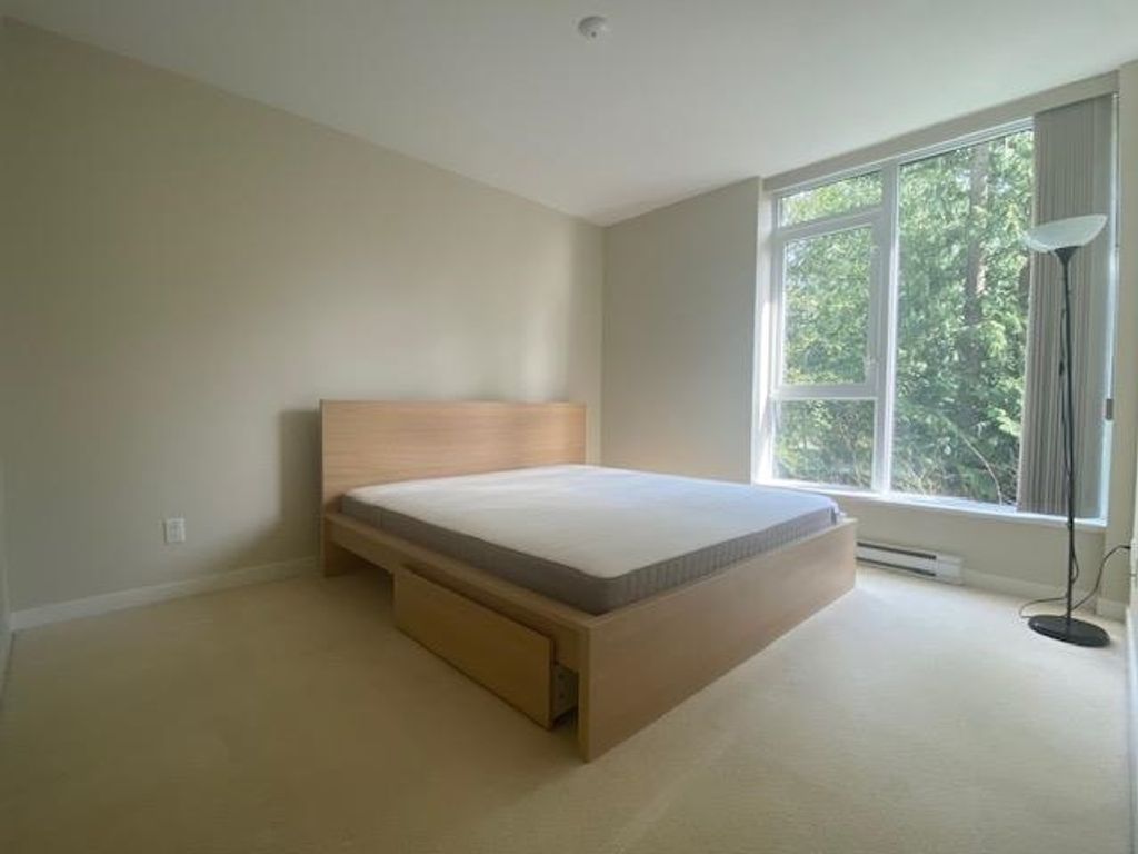 listing image 1104189757295214782
