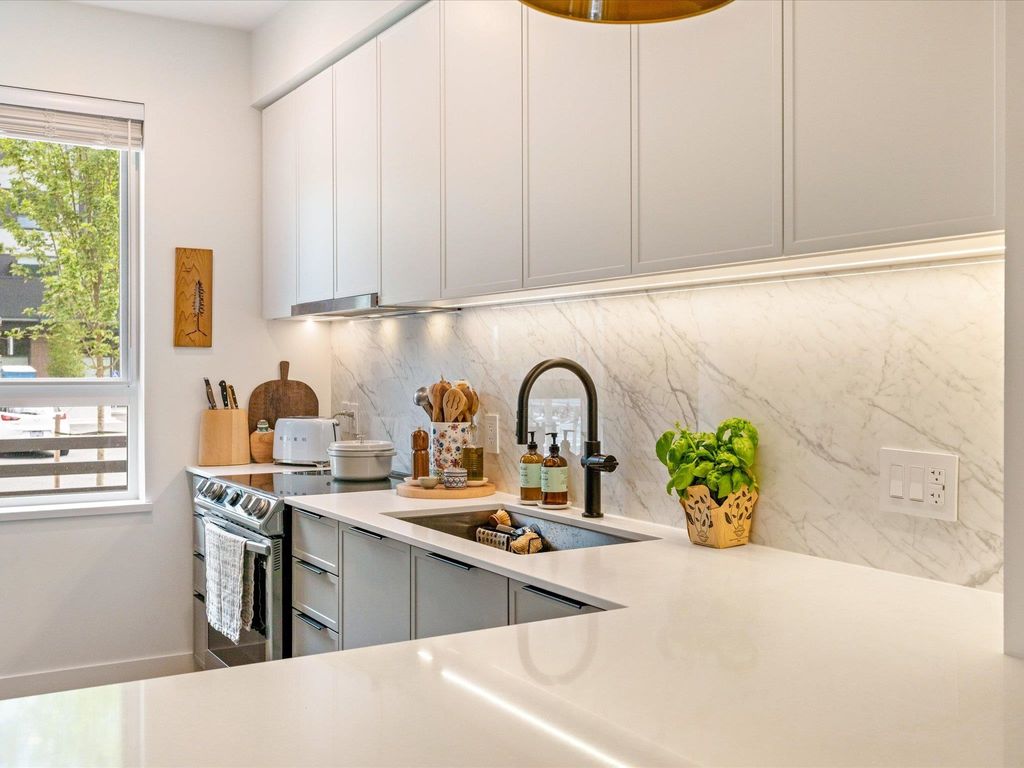 listing image 1102543590058427781