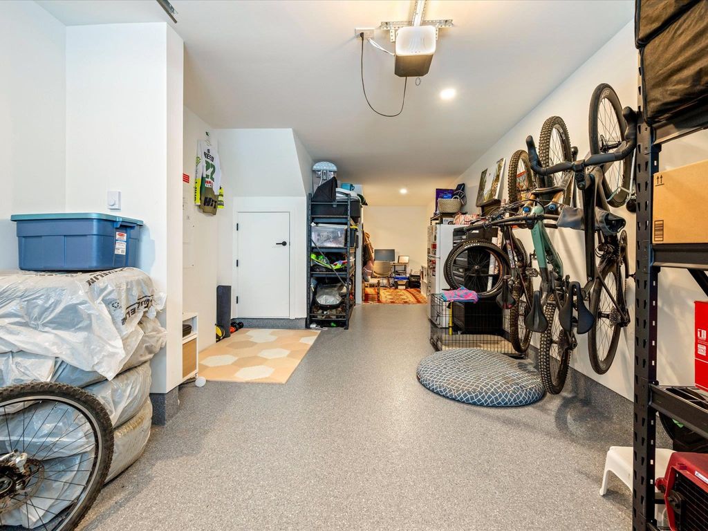 listing image 1104116711994978471