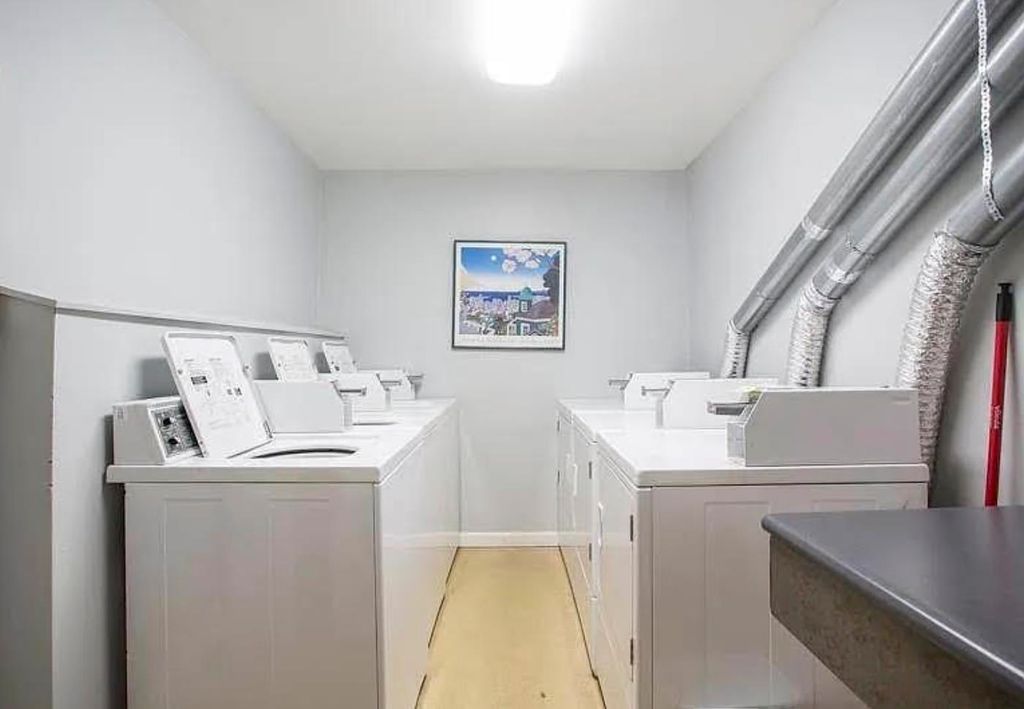 listing image 1103209618920949597