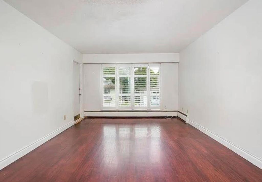 listing image 1106472791469154404