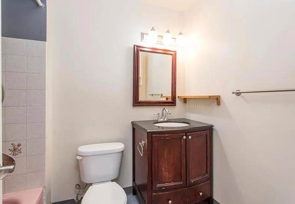 listing image 1106955411919146364