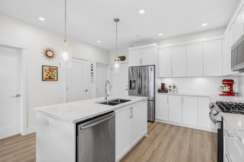 11865 227 Street 406 Maple Ridge BC V2X 6H8