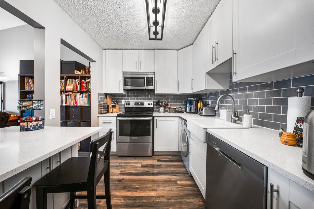 Photo of 33400 Bourquin Place #317, Abbotsford, BC V2S 5G3 (MLS # R3174447)