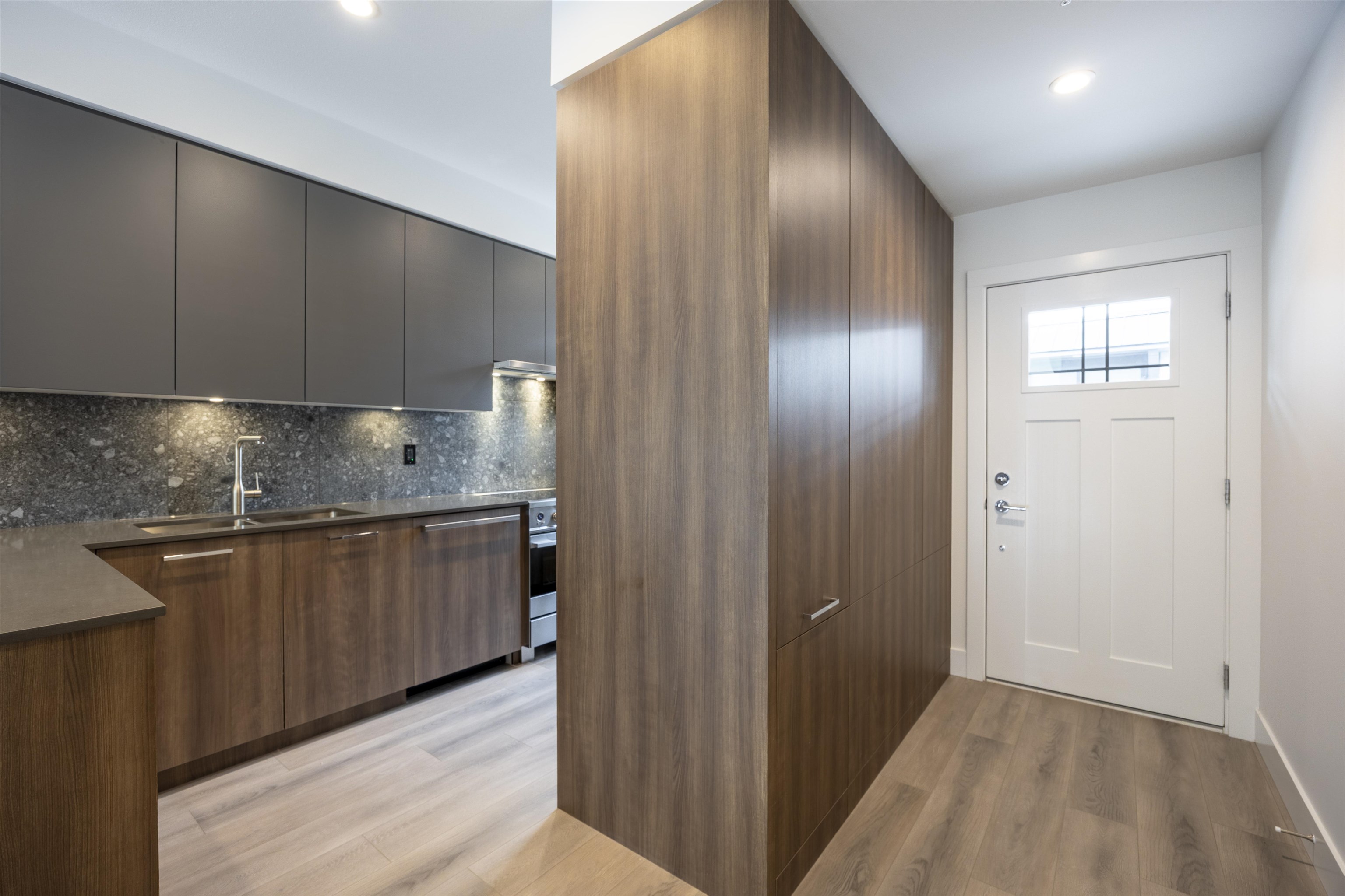 2322 Emery Court 102