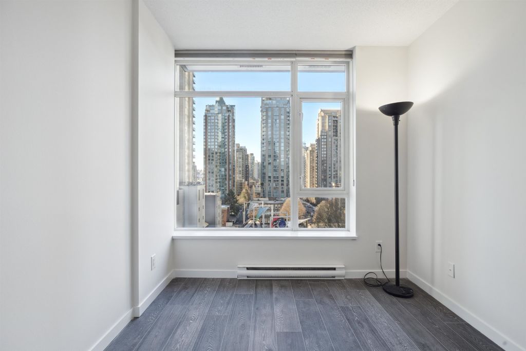 listing image 1106268506419911977