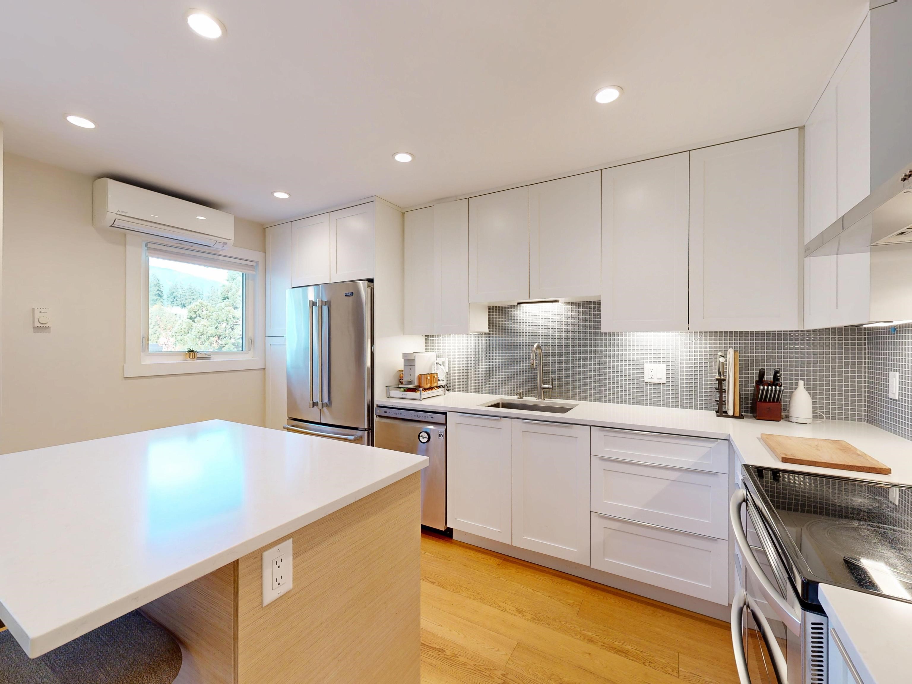 1528 Bowser Avenue 304