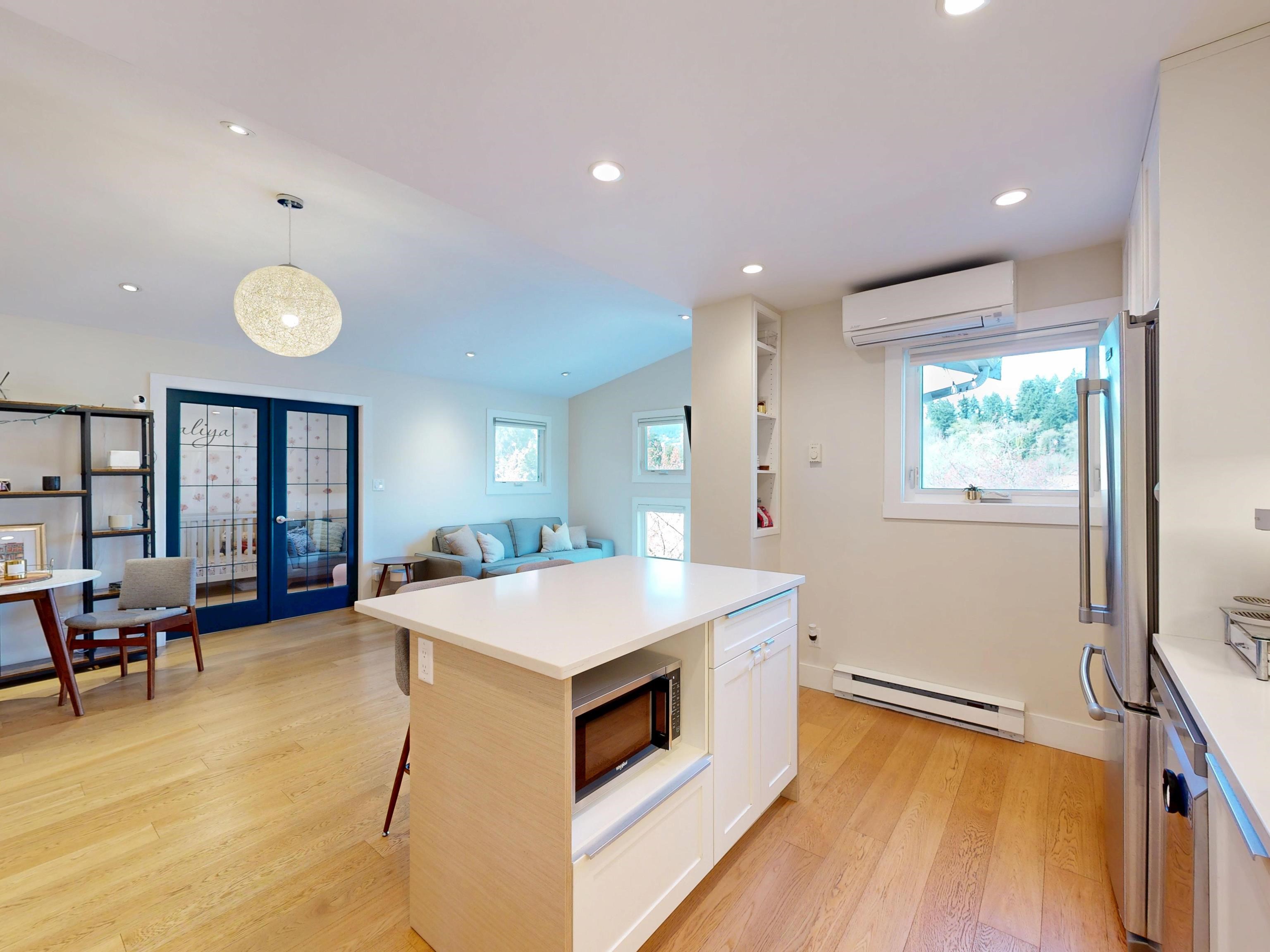 1528 Bowser Avenue 304