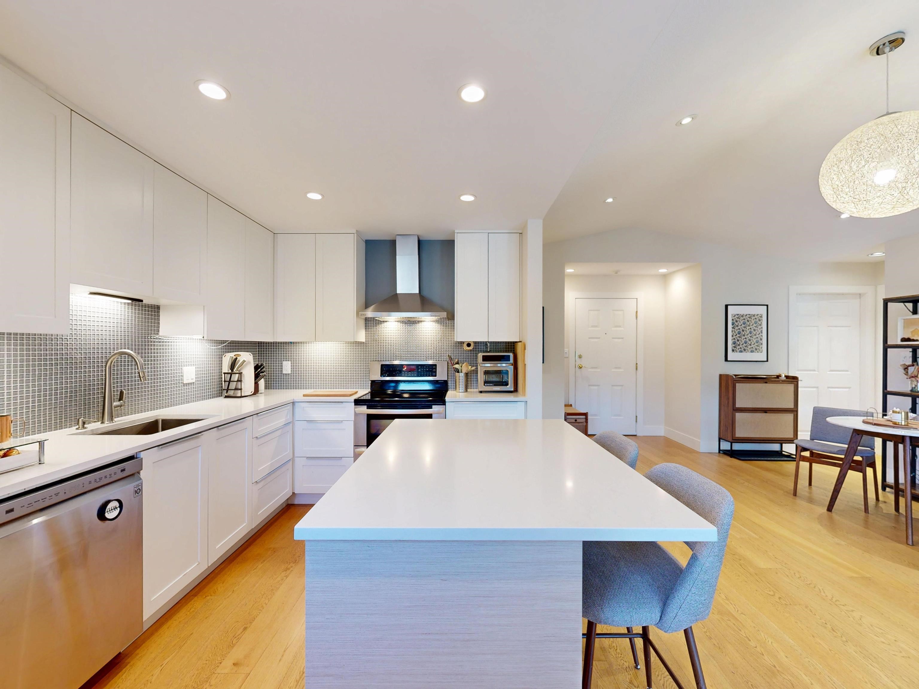 1528 Bowser Avenue 304