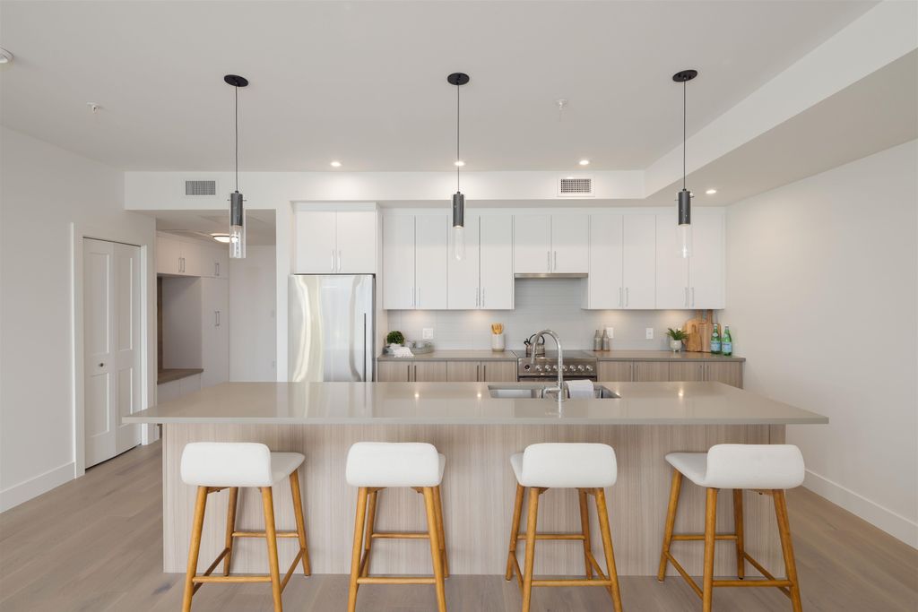 listing image 1104134665122749135