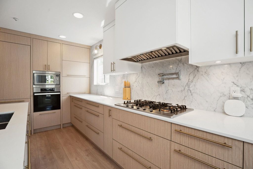 listing image 1100043395383856285