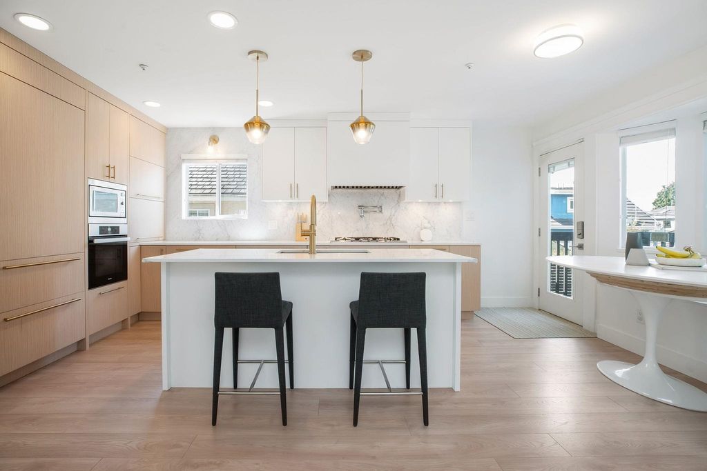 listing image 1109885515140367374