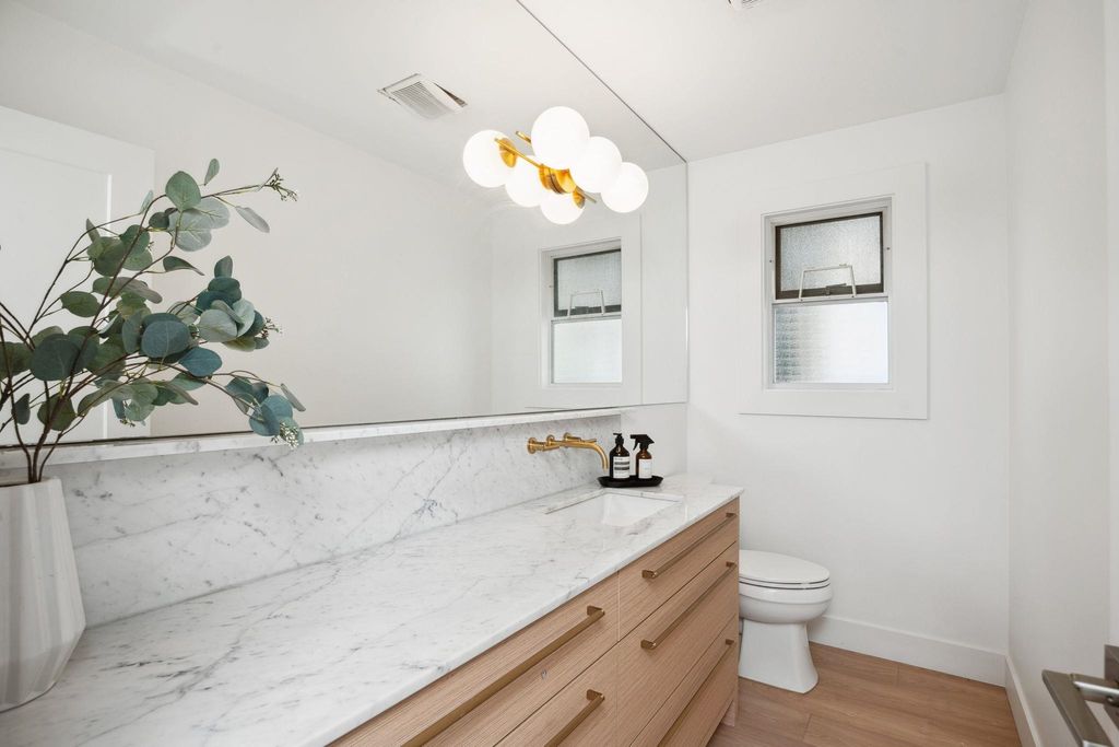 listing image 1107600833628256339