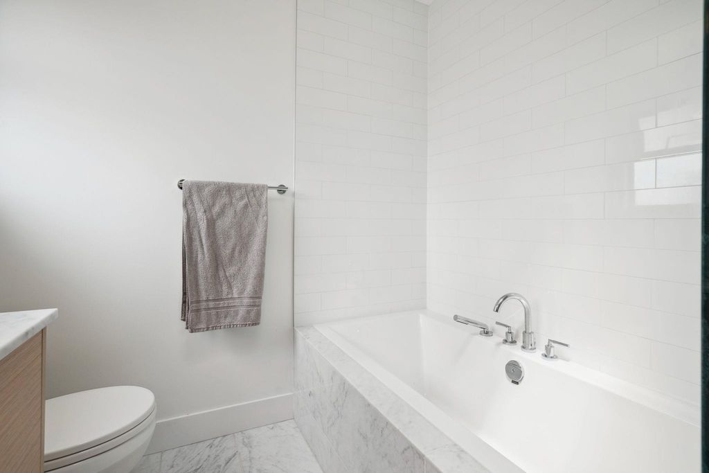 listing image 1106511730672127243