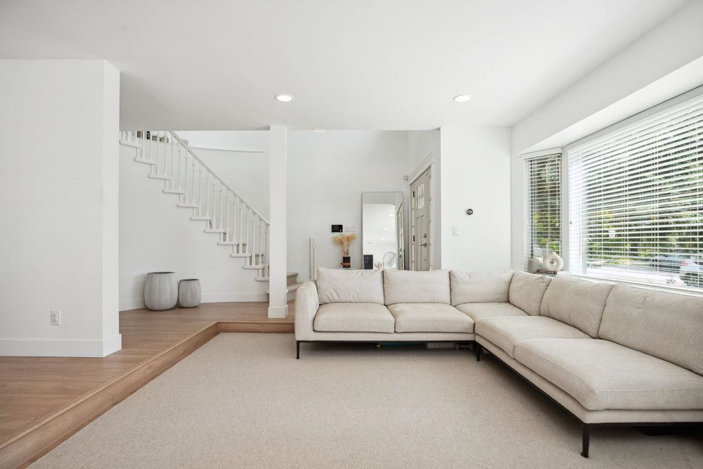 listing image 1109244069800608541