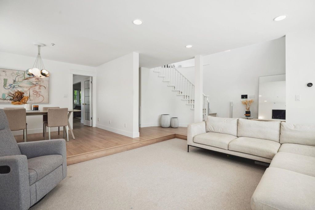 listing image 1104108292474478478