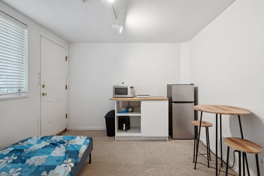 listing image 1108159124093407382