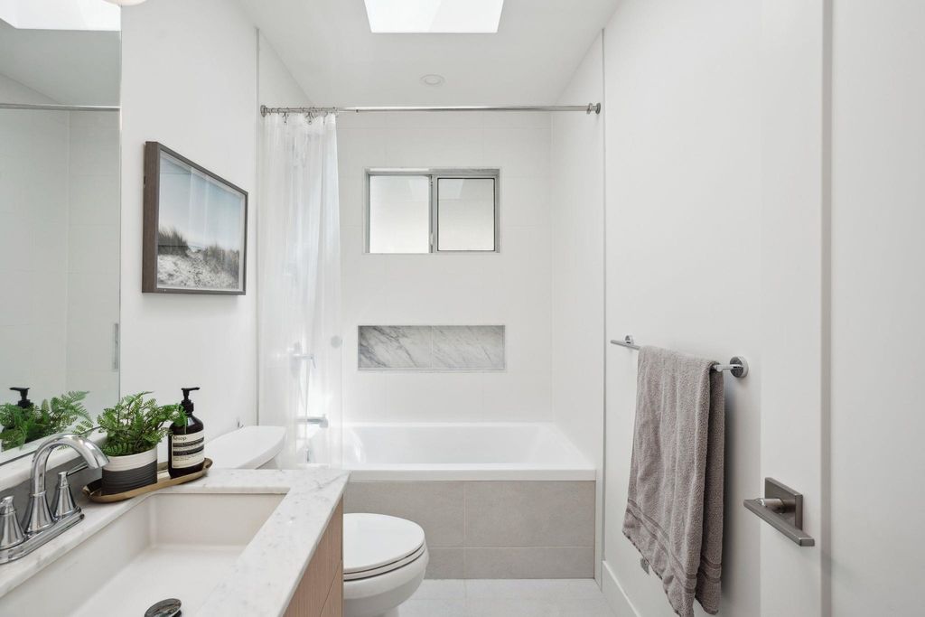 listing image 1102758394861795997