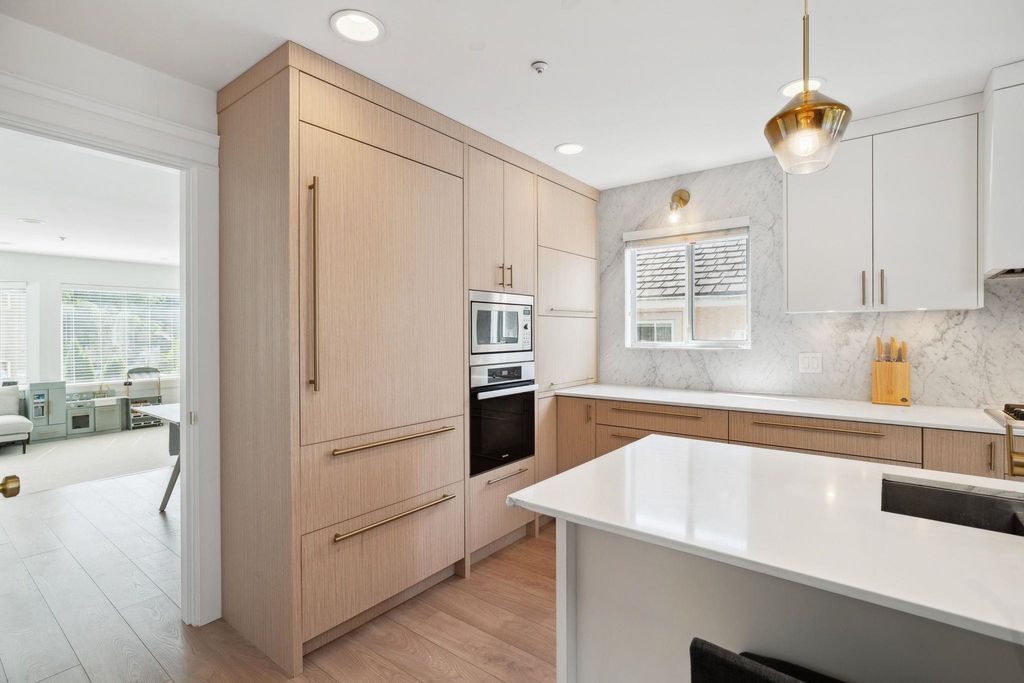 listing image 1104885368411560446