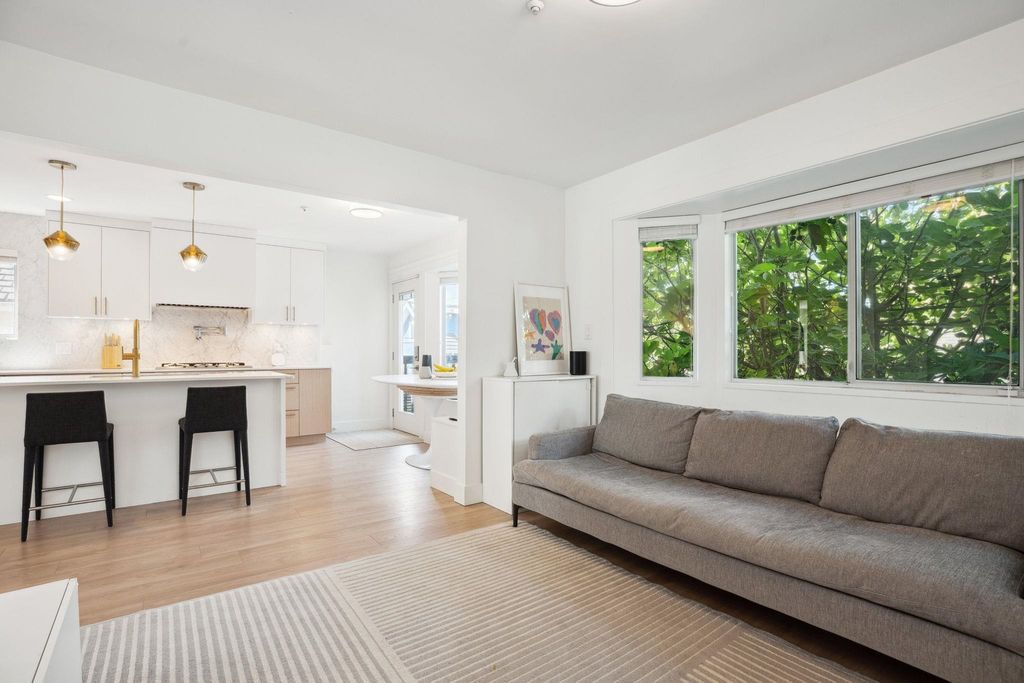 listing image 1104385718116983214